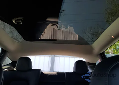 2022 Tesla Model Y из США, поврежденный, VIN 7SAYGDEE7NF426774